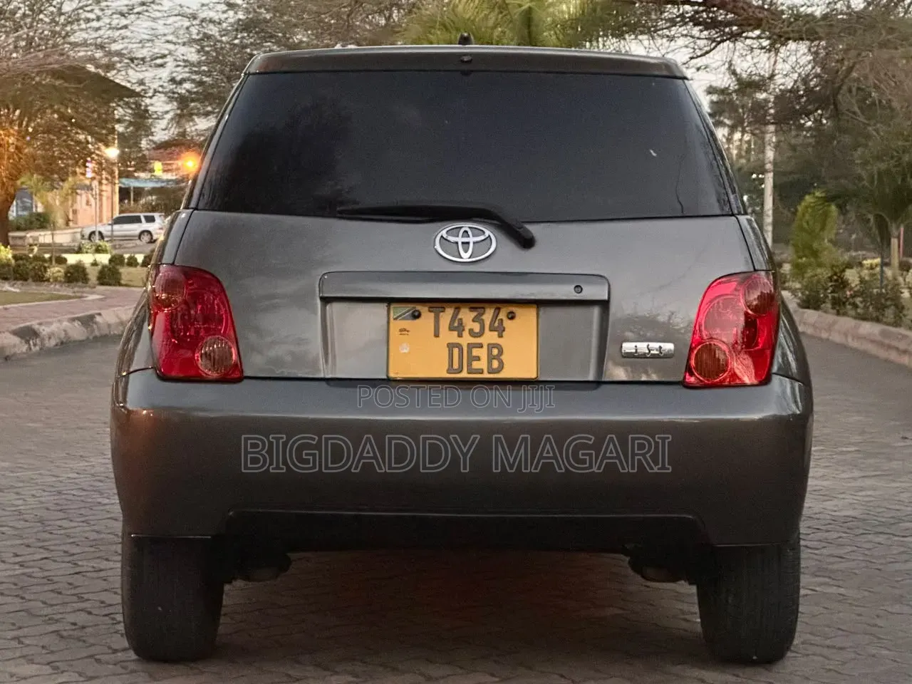 Toyota IST 2004