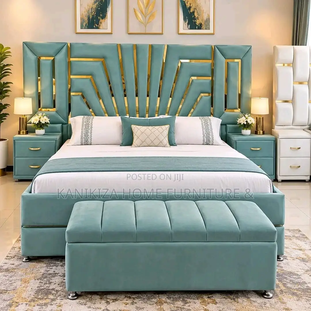 Luxury Bedsofa Yenye Sticker Za Gold Ya 5/6 Na Bedside Zake Mbili