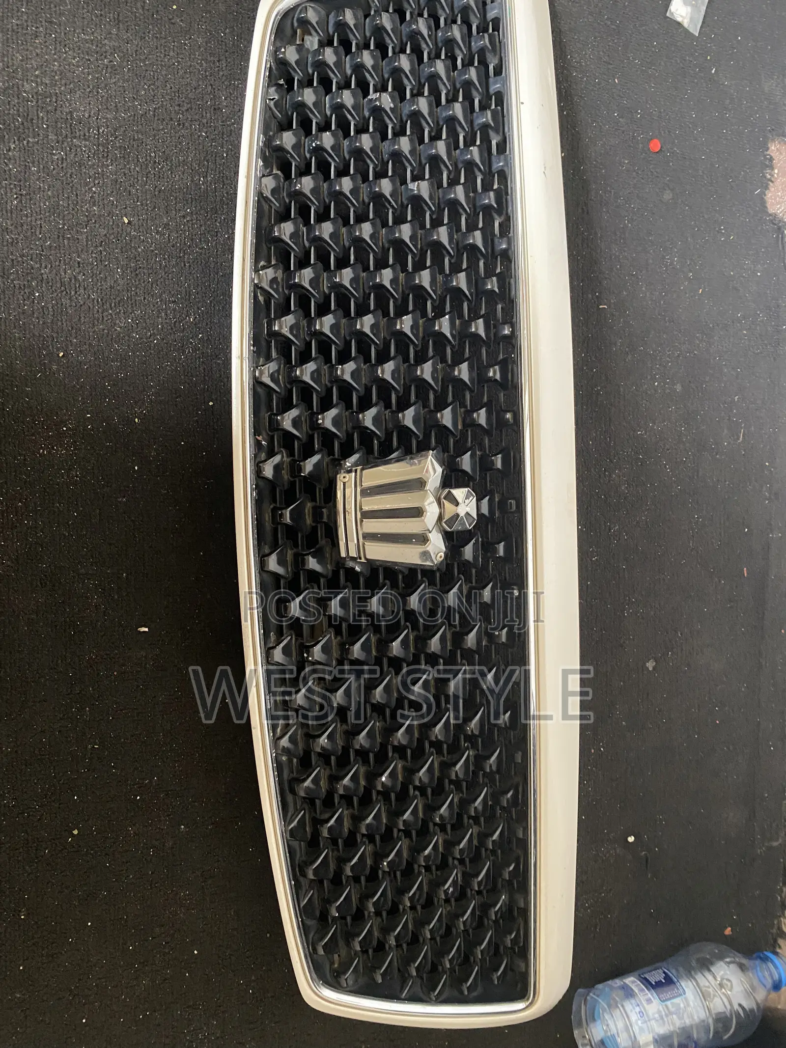 Toyota Crown Athlete Grille GRS200 Original + Crown Logo