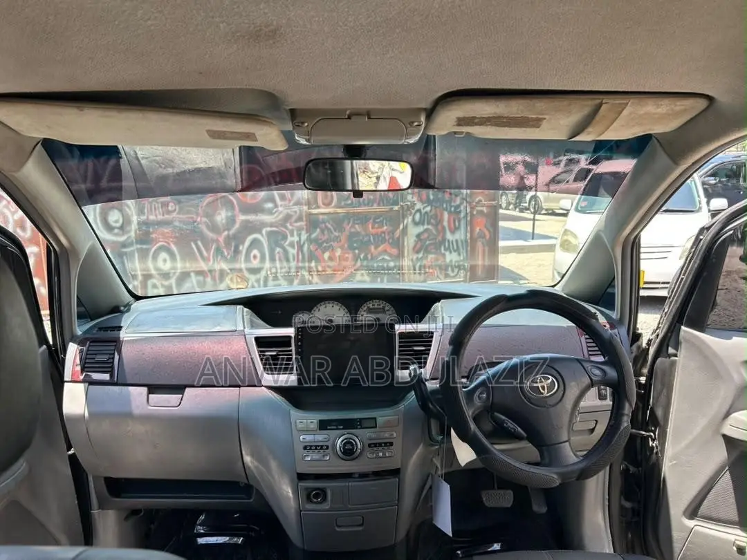 Toyota Noah 2.0 143hp AWD (8 Seater) 2007 Gray