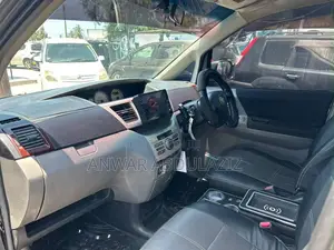 Toyota Noah 2.0 143hp AWD (8 Seater) 2007 Gray