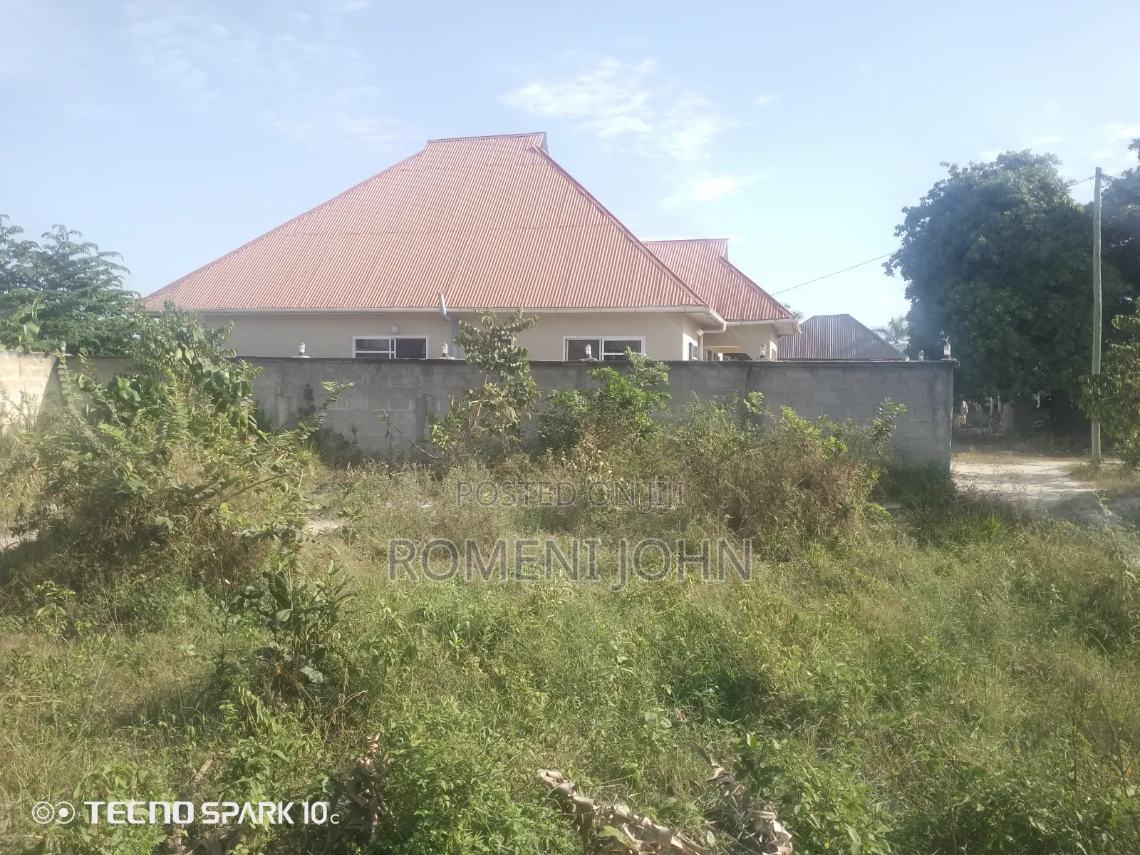 Kiwanja Sqmita 400 Kinauzwa Milioni 8 Gongolamboto Majohe Viwege.