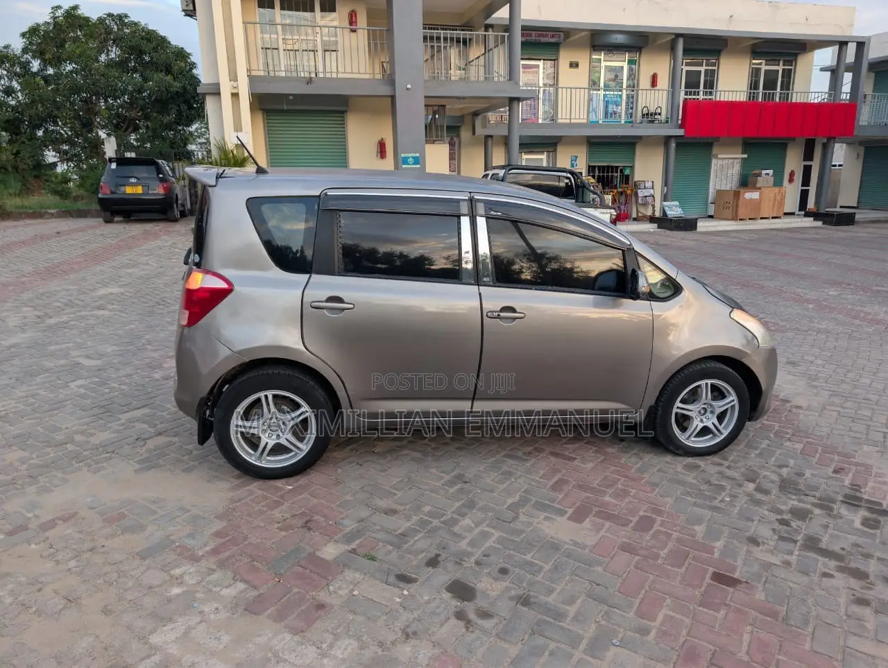 Toyota Ractis 2011 Gray