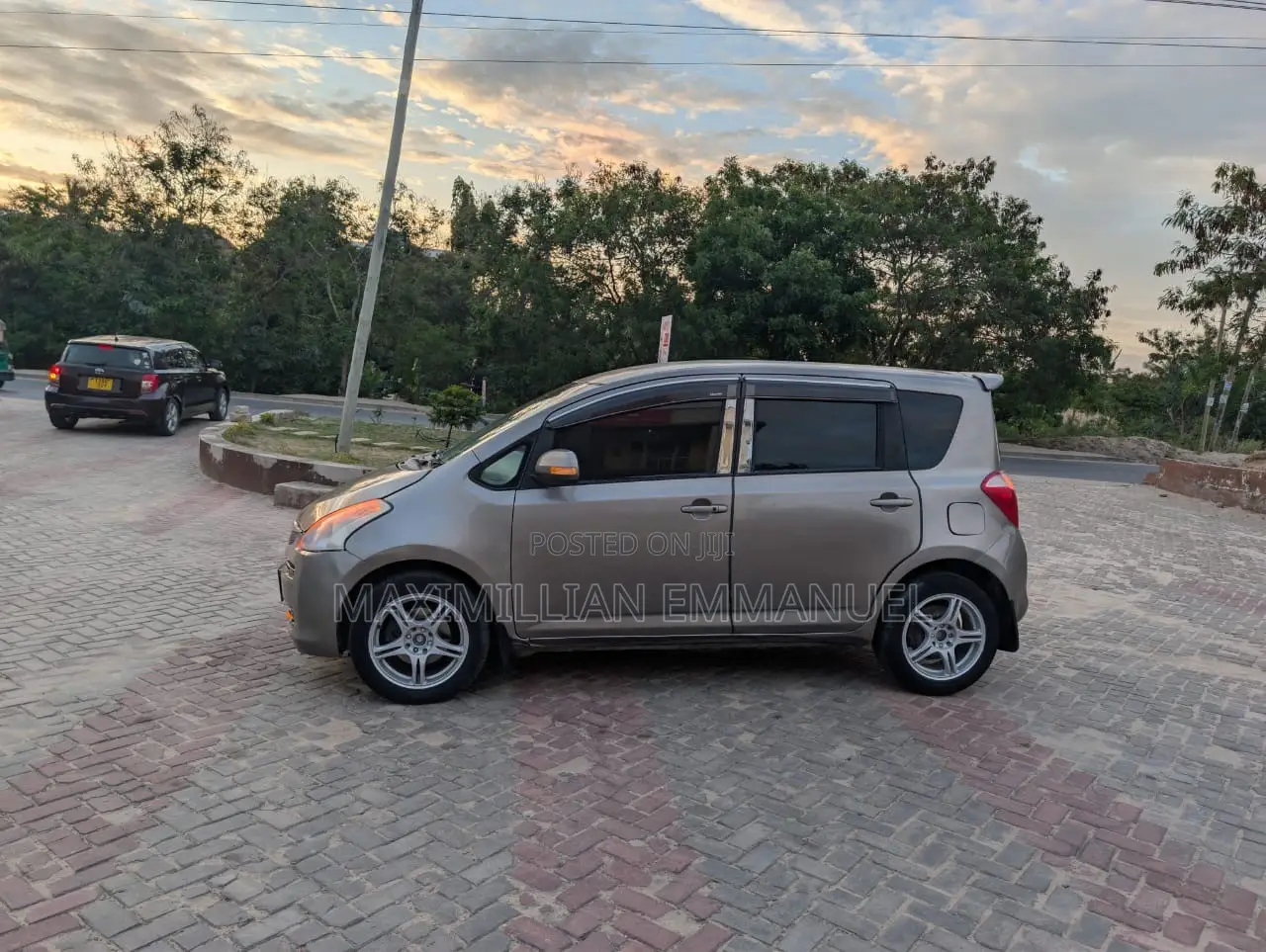Toyota Ractis 2011 Gray