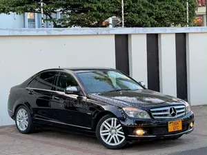 Mercedes-Benz C180 2011 Black