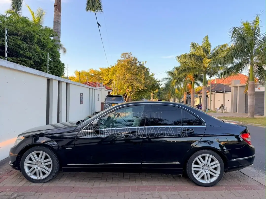 Mercedes-Benz C180 2011 Black