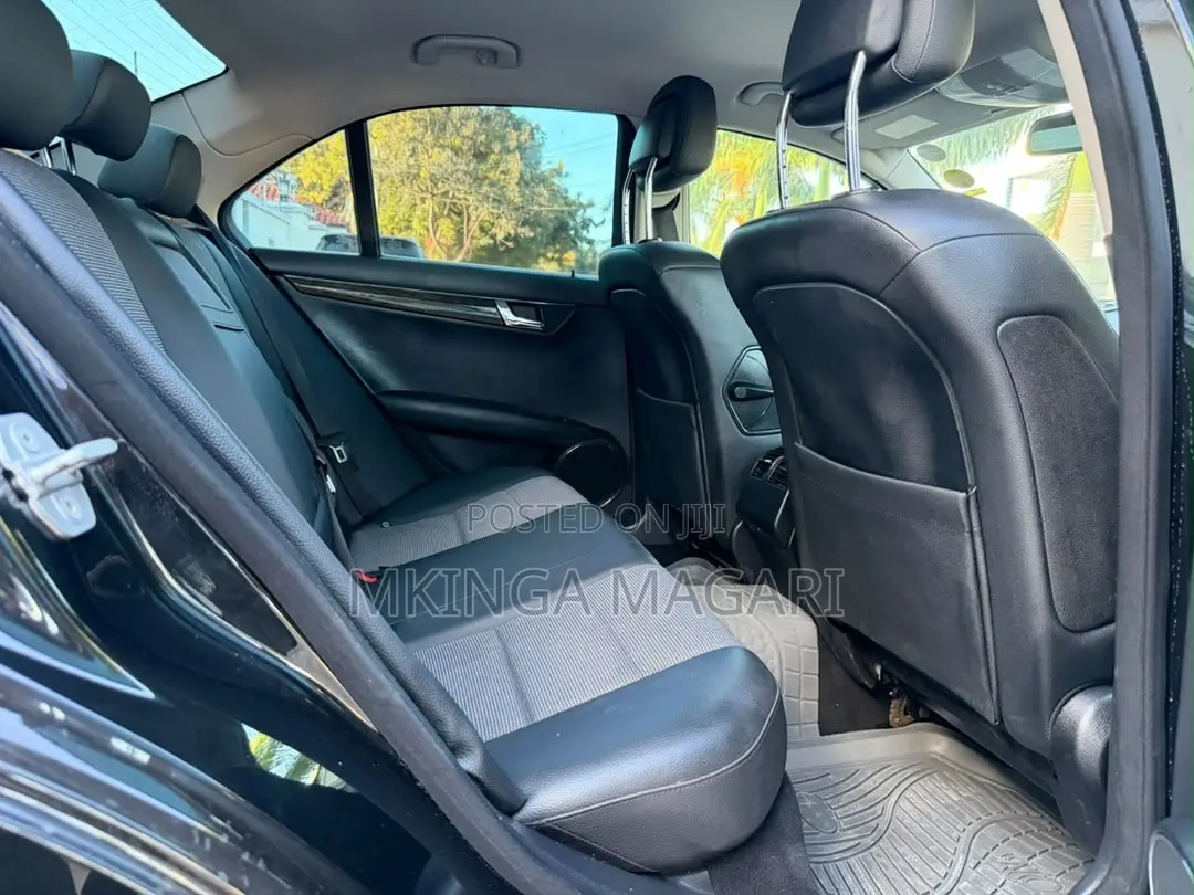 Mercedes-Benz C180 2011 Black