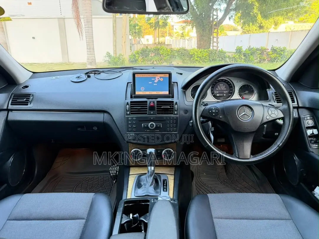 Mercedes-Benz C180 2011 Black