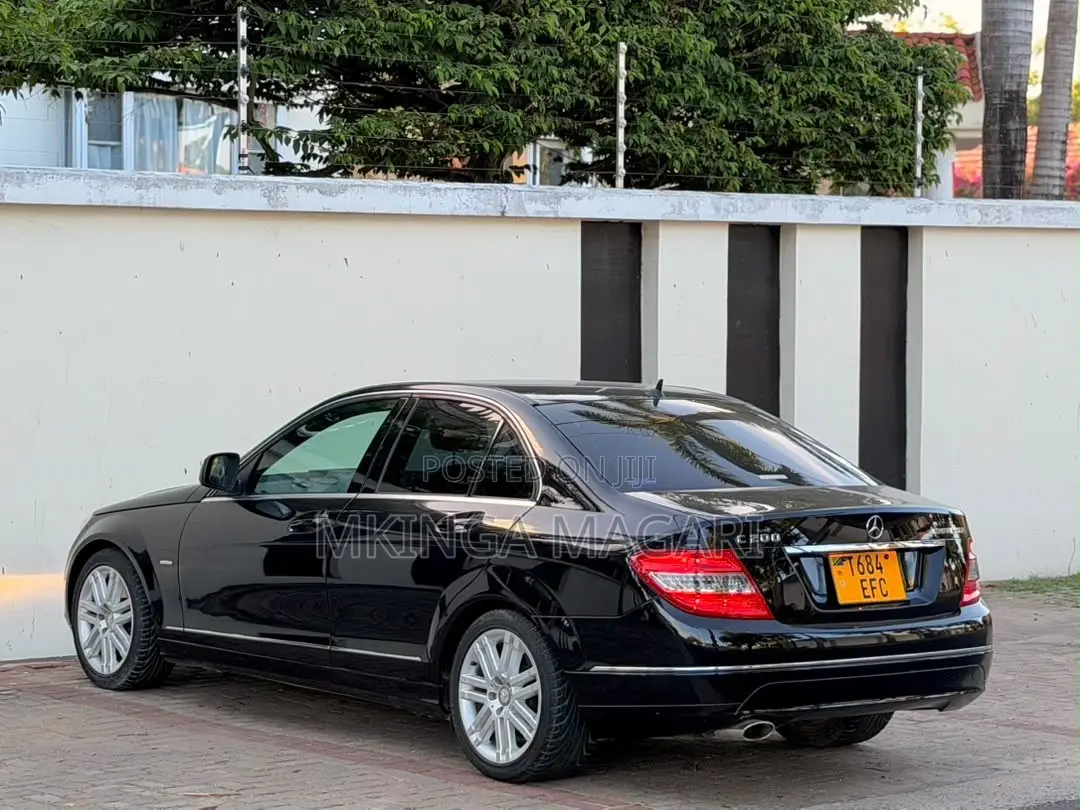 Mercedes-Benz C180 2011 Black