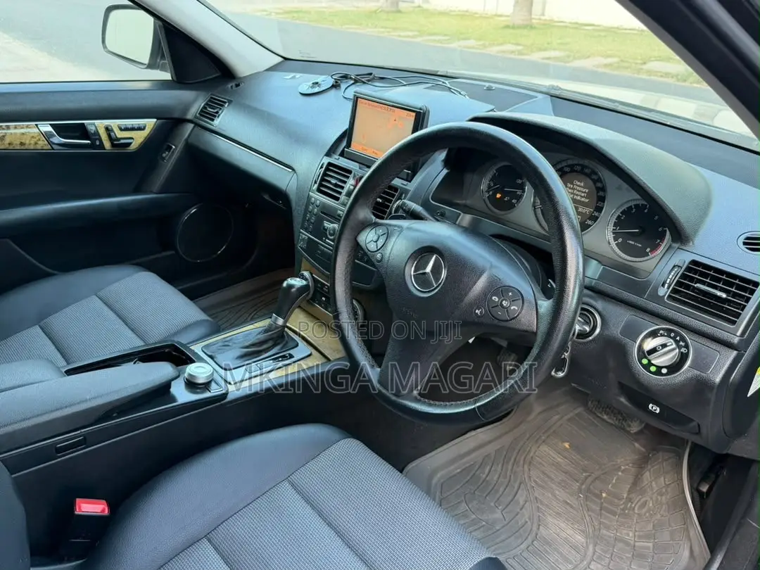 Mercedes-Benz C180 2011 Black