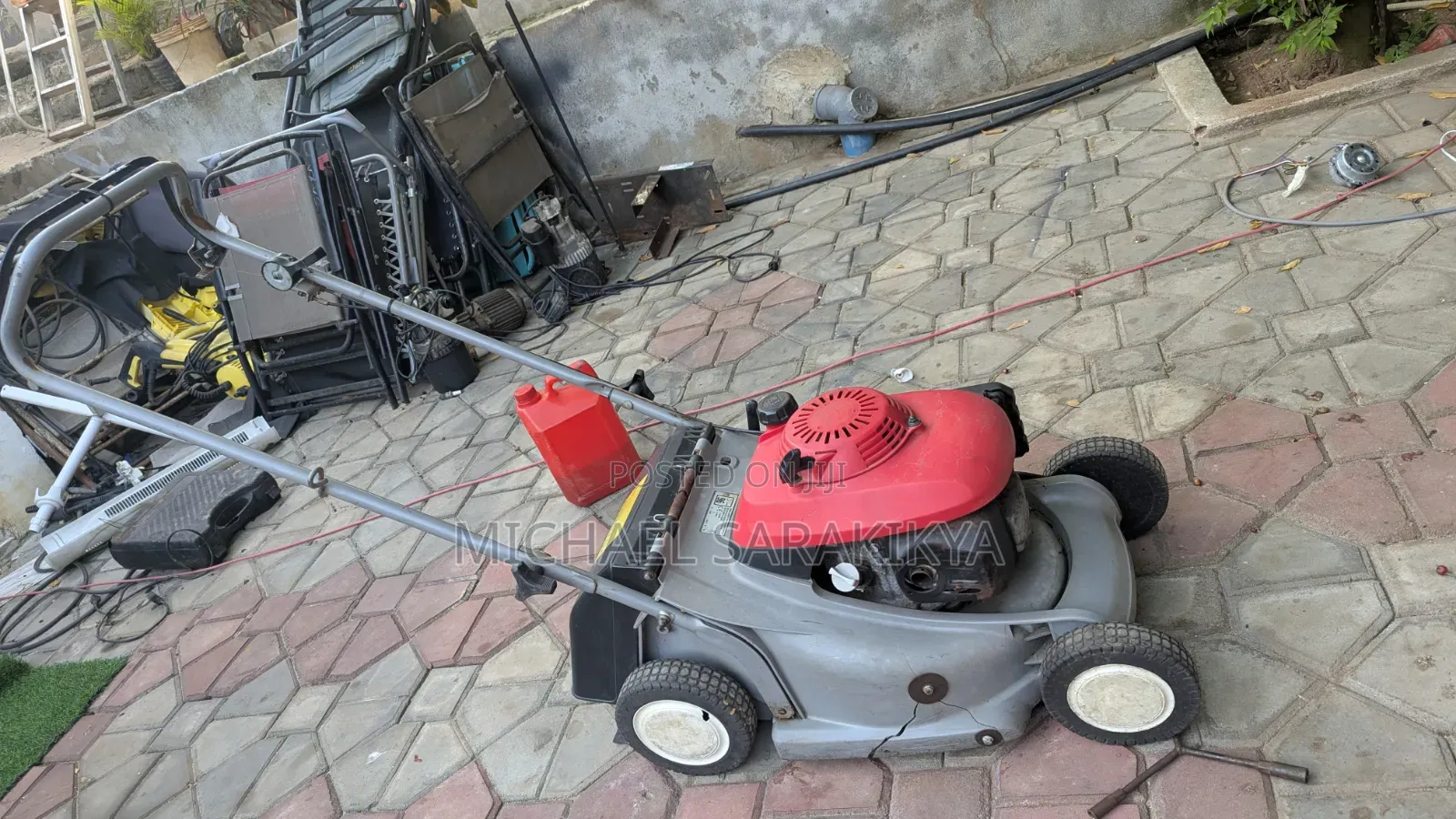 Lawnmower Ni Used LKN Zipo Katika Good Condition