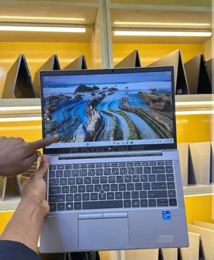 New Laptop HP ZBook Firefly 14 G11 16GB Intel Core 5 SSD 256GB