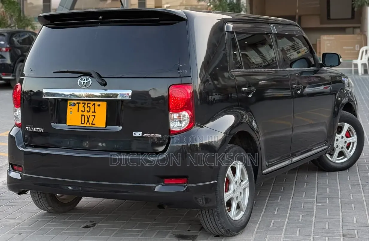 Toyota Corolla Rumion Hatchback 1.5 FWD 2008 Black