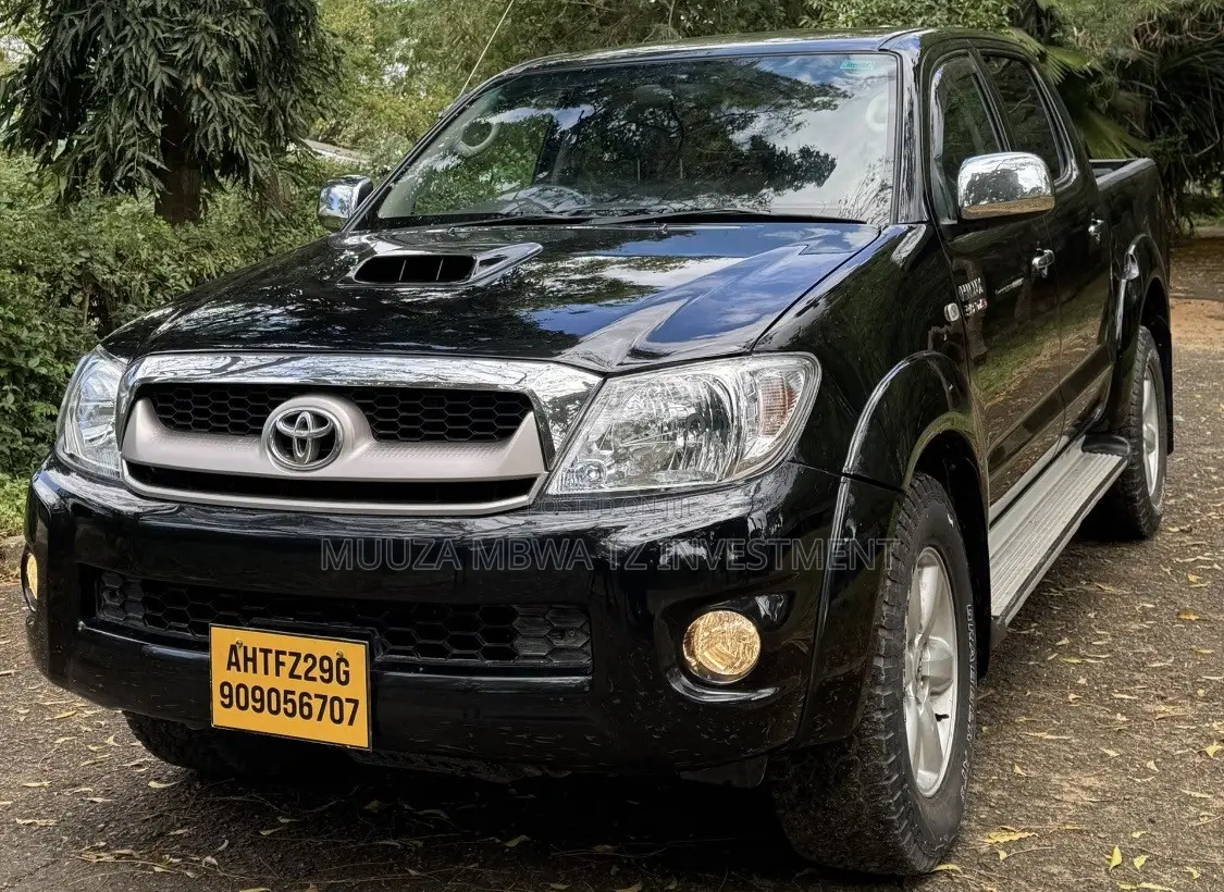 Toyota Hilux 2.5 D-4D 4X4 SRX 2011 Black