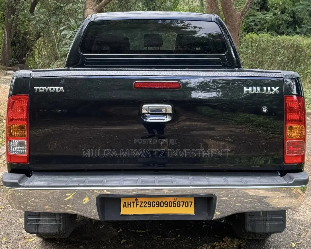 Toyota Hilux 2.5 D-4D 4X4 SRX 2011 Black