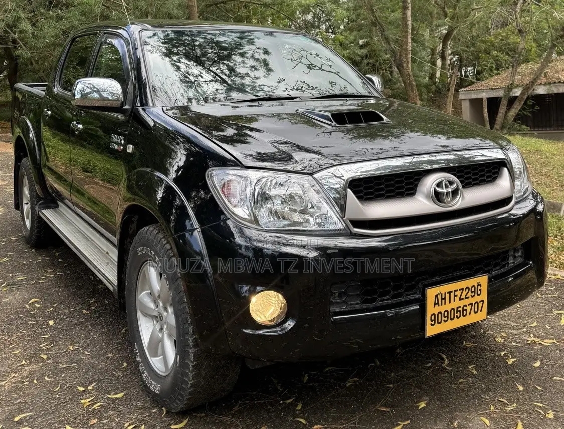 Toyota Hilux 2.5 D-4D 4X4 SRX 2011 Black
