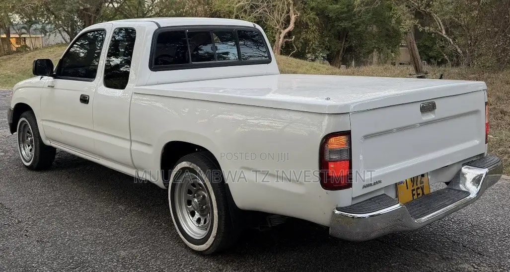 Toyota Hilux 1998 White
