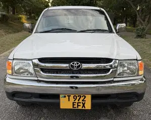 Toyota Hilux 1998 White