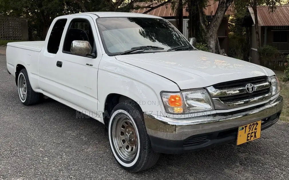 Toyota Hilux 1998 White