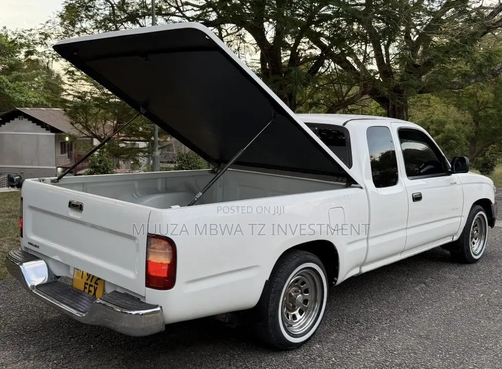 Toyota Hilux 1998 White