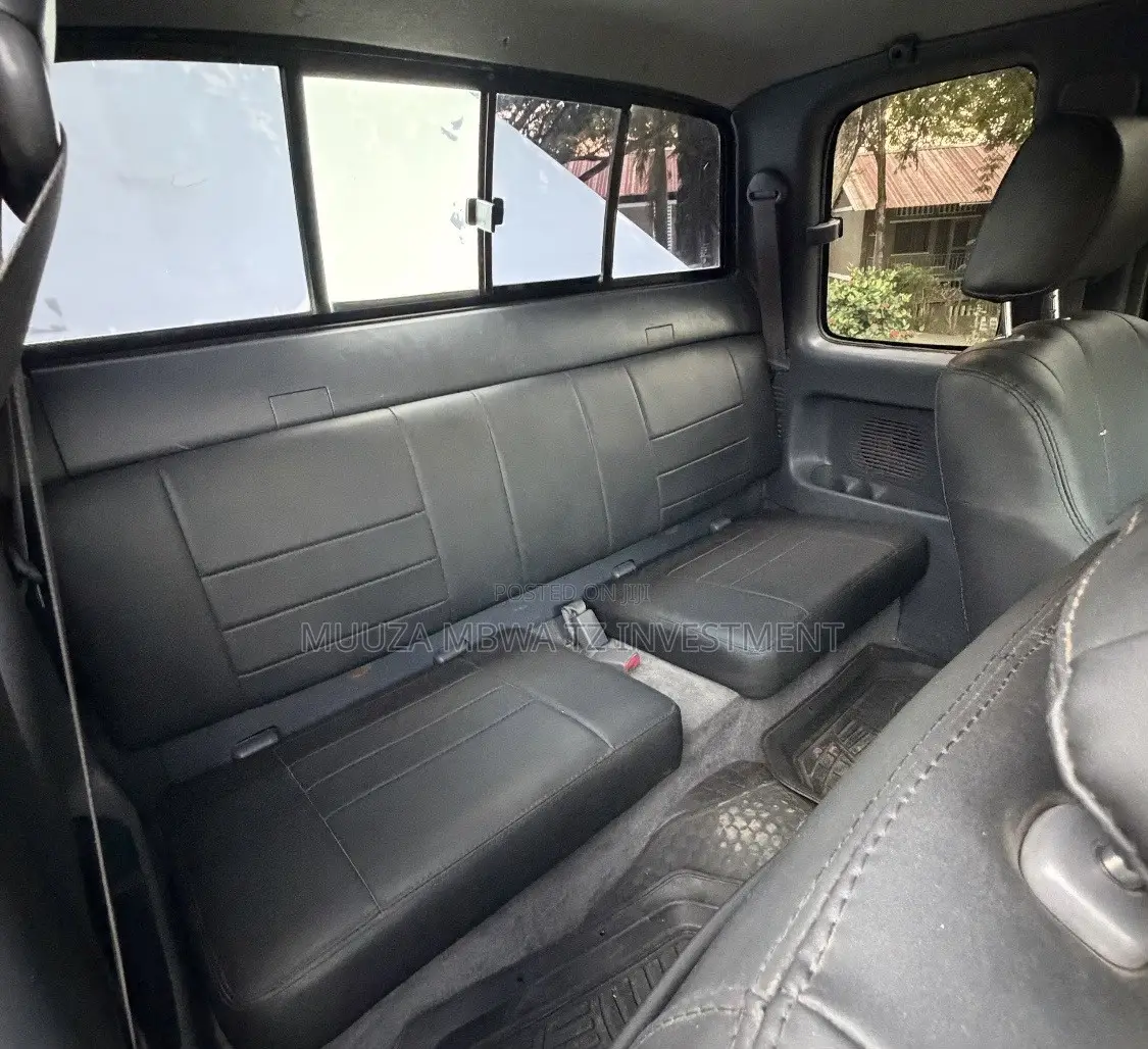 Toyota Hilux 1998 White