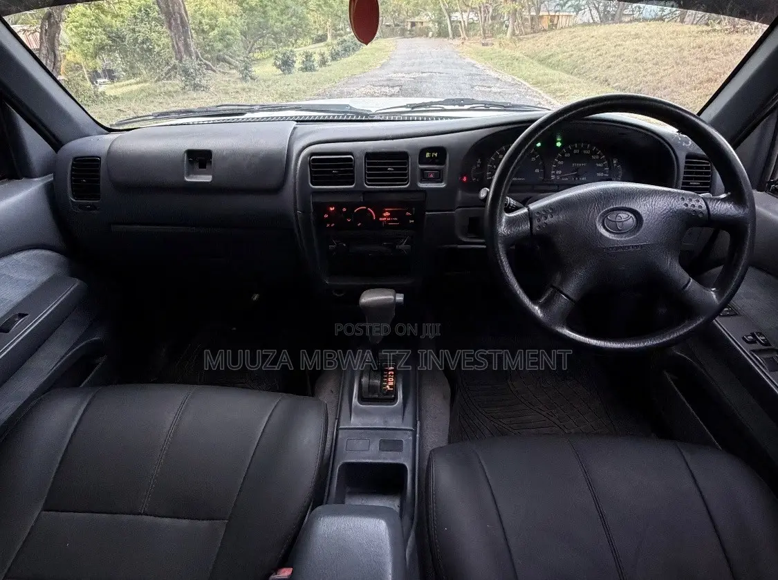 Toyota Hilux 1998 White