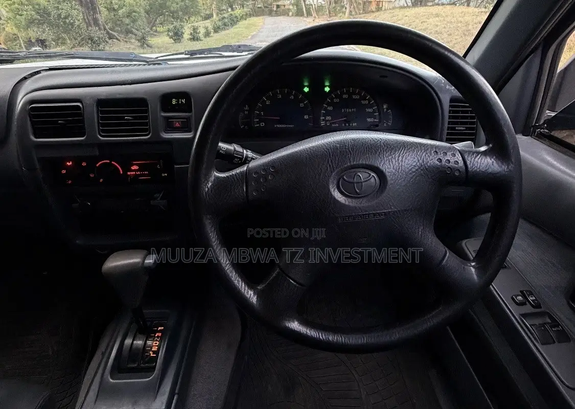 Toyota Hilux 1998 White