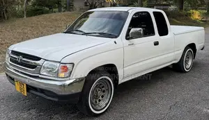 Toyota Hilux 1998 White