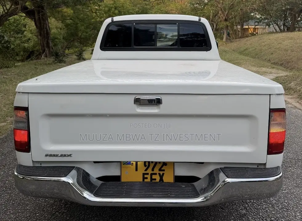 Toyota Hilux 1998 White