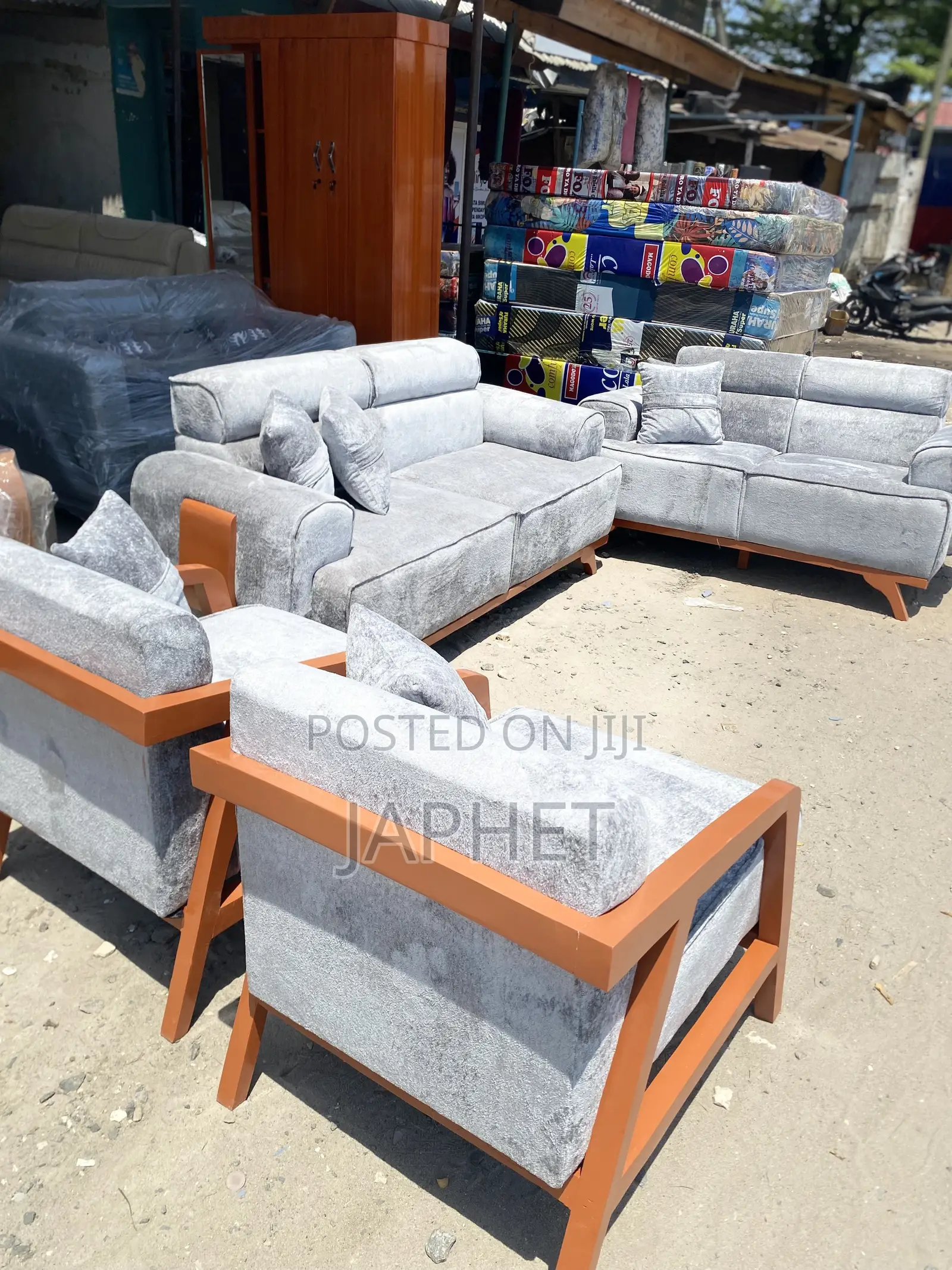 Pendezesha Sebule Yako Kwa Sofa Nzuri Na Yenye Muonekano Wa Kipekee