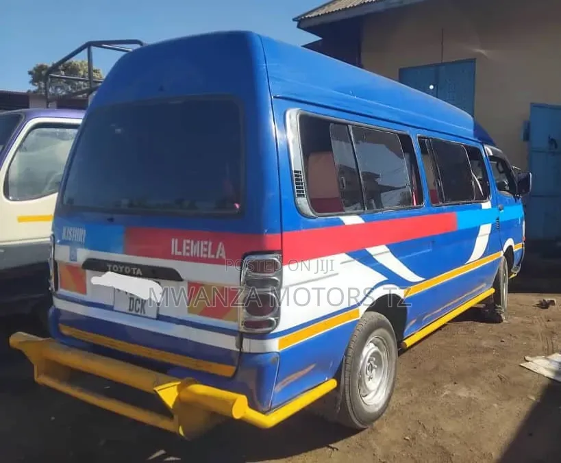 Toyota HiAce 1996 Blue
