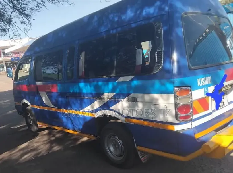 Toyota HiAce 1996 Blue