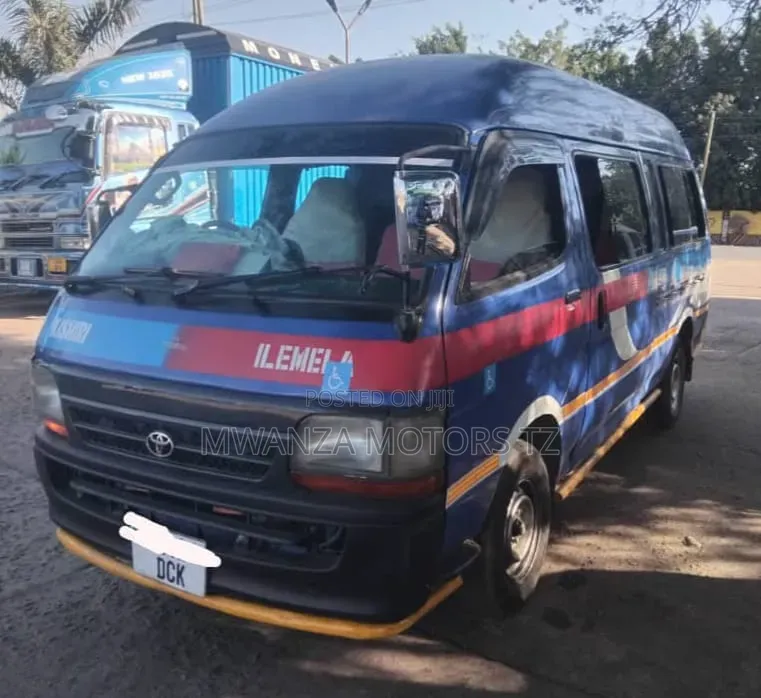 Toyota HiAce 1996 Blue