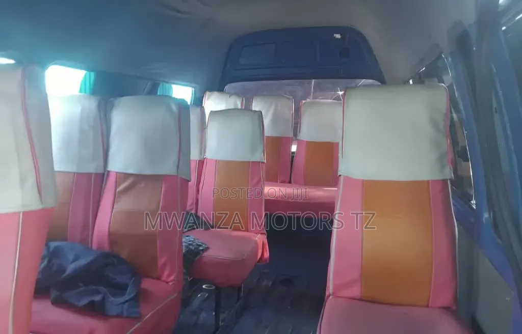 Toyota HiAce 1996 Blue