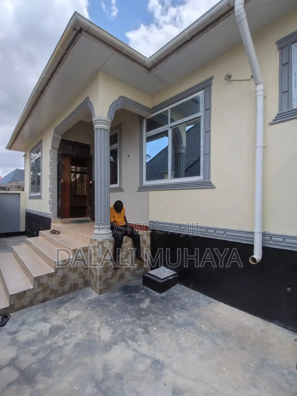 6bdrm House in Mikpeko, Mbagala for sale