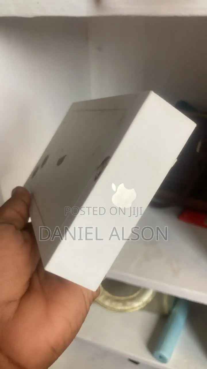 New Apple iPhone 13 128 GB White