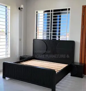 Simple and Luxury Bed Size 5/6 Color Mate Black