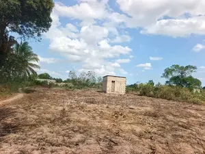 Kiwanja SQM 400 Chanika Kiboga