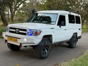 Toyota Land Cruiser 2002 White