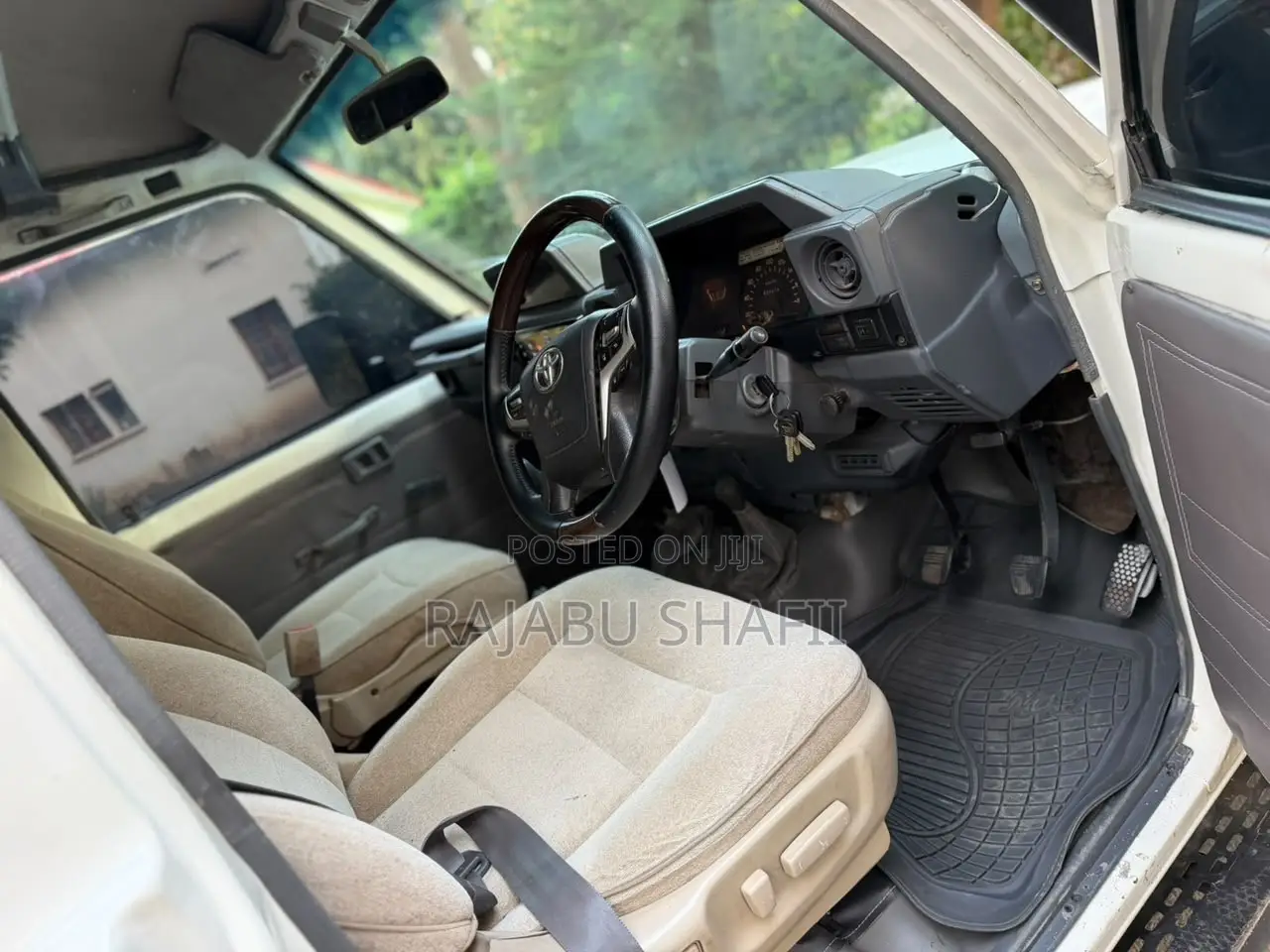 Toyota Land Cruiser 2002 White