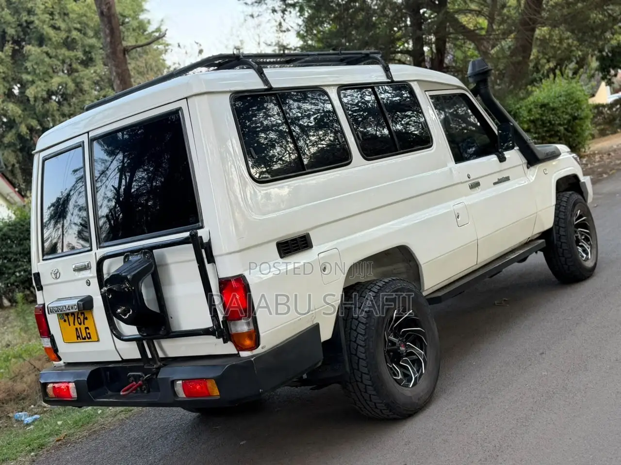 Toyota Land Cruiser 2002 White