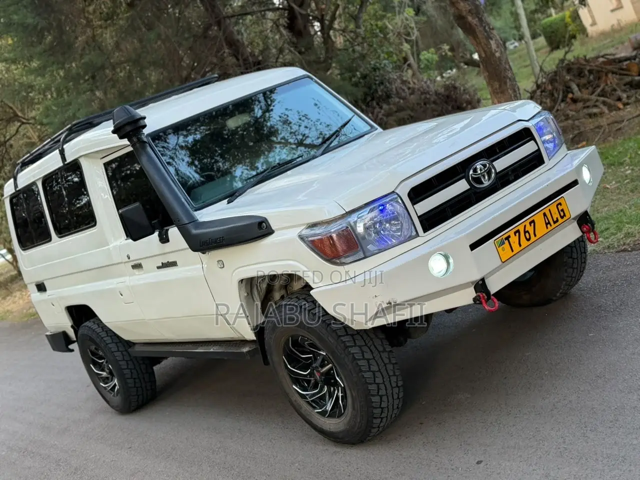 Toyota Land Cruiser 2002 White
