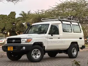 Toyota Land Cruiser 2022 White