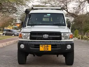 Toyota Land Cruiser 2022 White