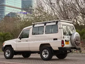 Toyota Land Cruiser 2022 White