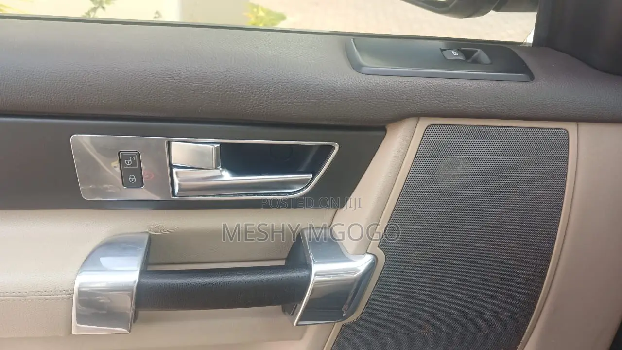 Land Rover Discovery 2011 Silver