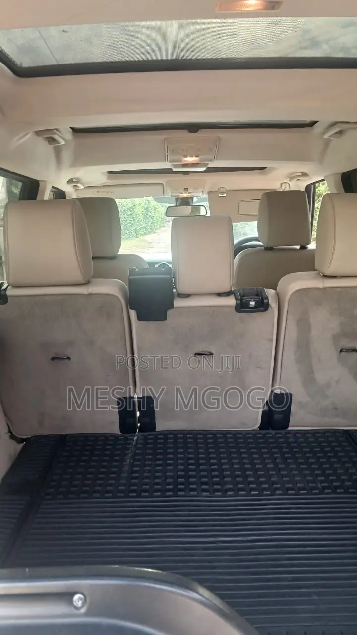 Land Rover Discovery 2011 Silver
