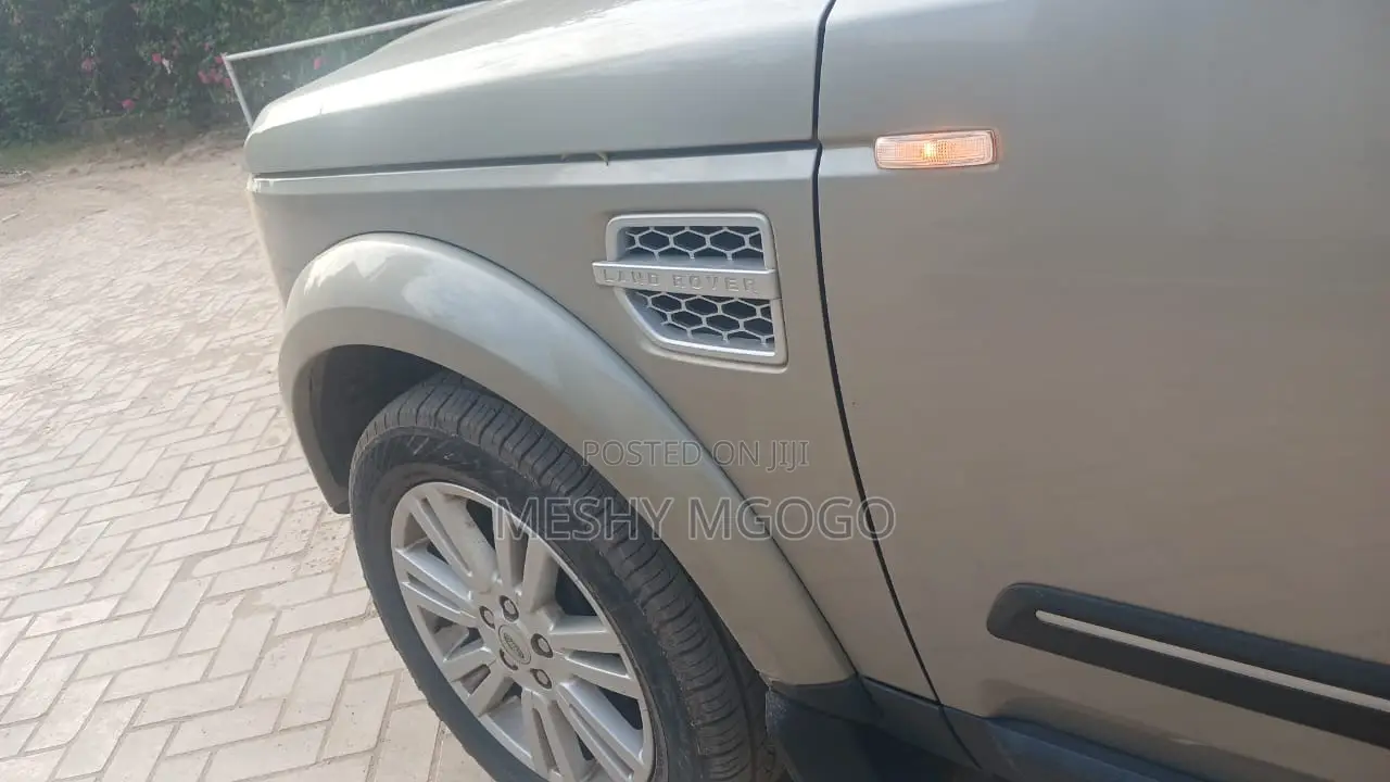 Land Rover Discovery 2011 Silver