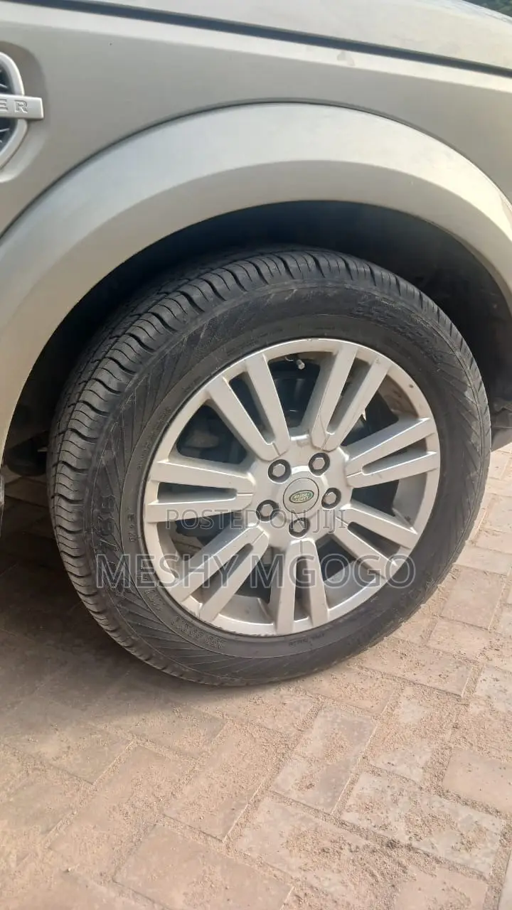 Land Rover Discovery 2011 Silver