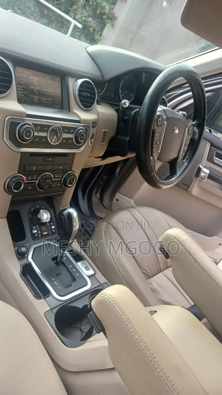Land Rover Discovery 2011 Silver